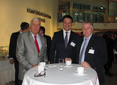 Präsident Jörg Herrmann im Gespräch mit AHO-Geschäftsführer RA Ronny Herholz und Prof. Dr. -Ing. Udo Mei?ner, Präsident IK Hessen