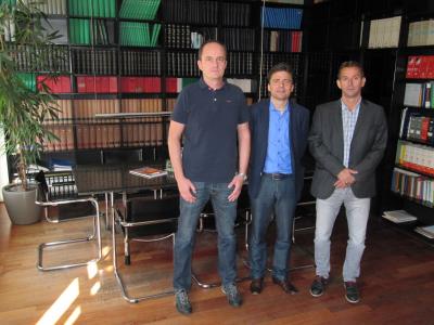 Vorsitzender Roy La Salvia (Mitte), Schatzmeister Frank Schulze (rechts) und Verantwortlicher für Weiterbildung Ralf Adam